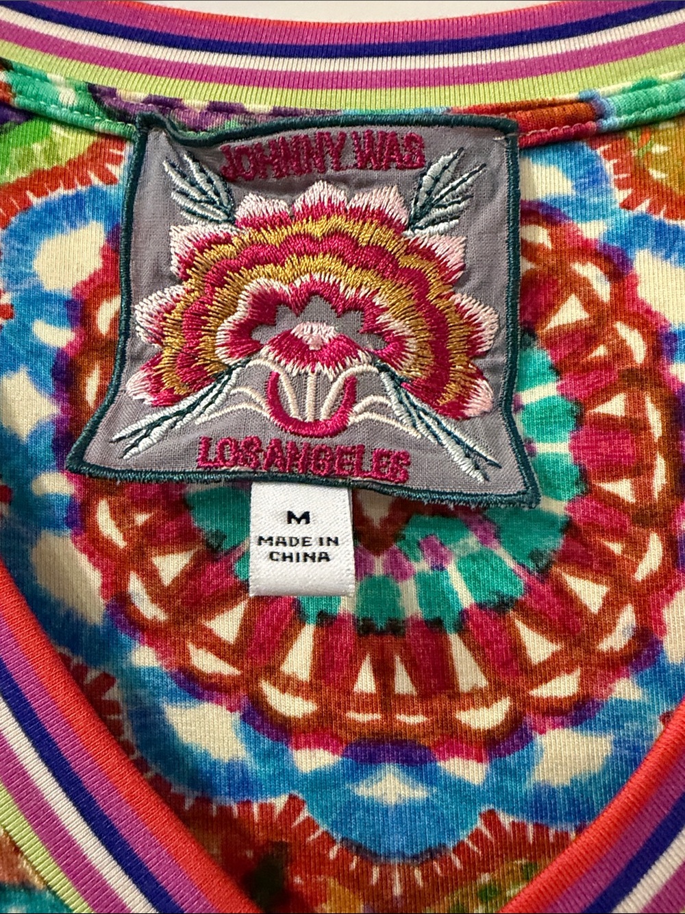 Johnny Was - Vibrant Multicolor V-Neck Short Sleeve Top. Never worn! - Picture 4 of 4